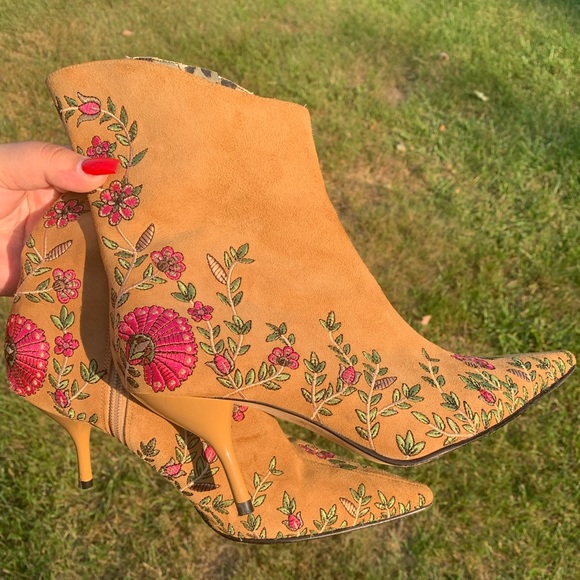 70’s Floral Embroidered Funky Booties - Picture 4 of 12